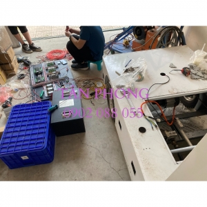 Xe tự hành giao hàng 